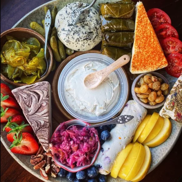 Darë Vegan Cheese - Balsamic Fig Plant-Based Vegan Cheese Wedge - Image 3