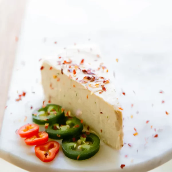 Darë Vegan Cheese - Pepper Jack Plant-Based Vegan Cheese Wedge - Image 3
