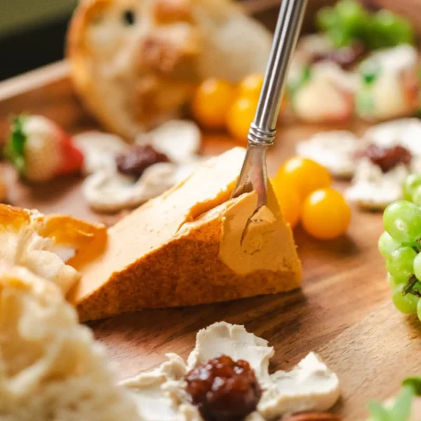 Darë Vegan Cheese - Smoked Cheddar Plant-Based Vegan Cheese Wedge - Image 2